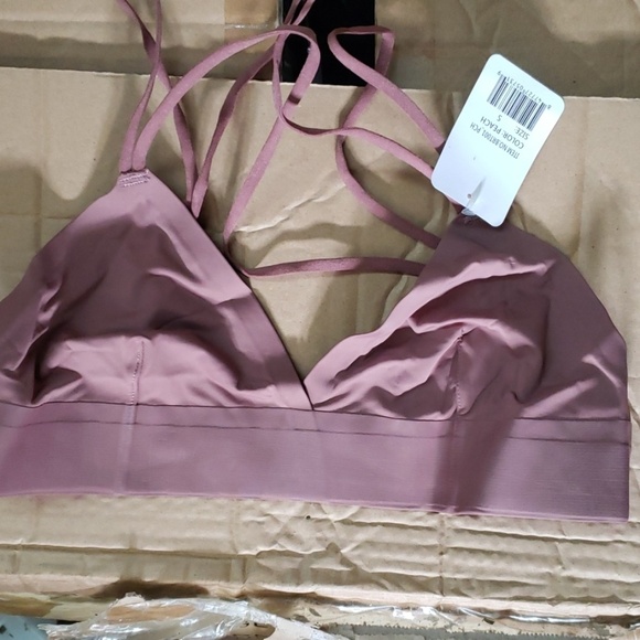 UNWORN peach Deep V neck seamless silky bra - Picture 5 of 6